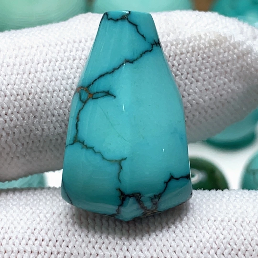 绿松石未镶嵌颈饰