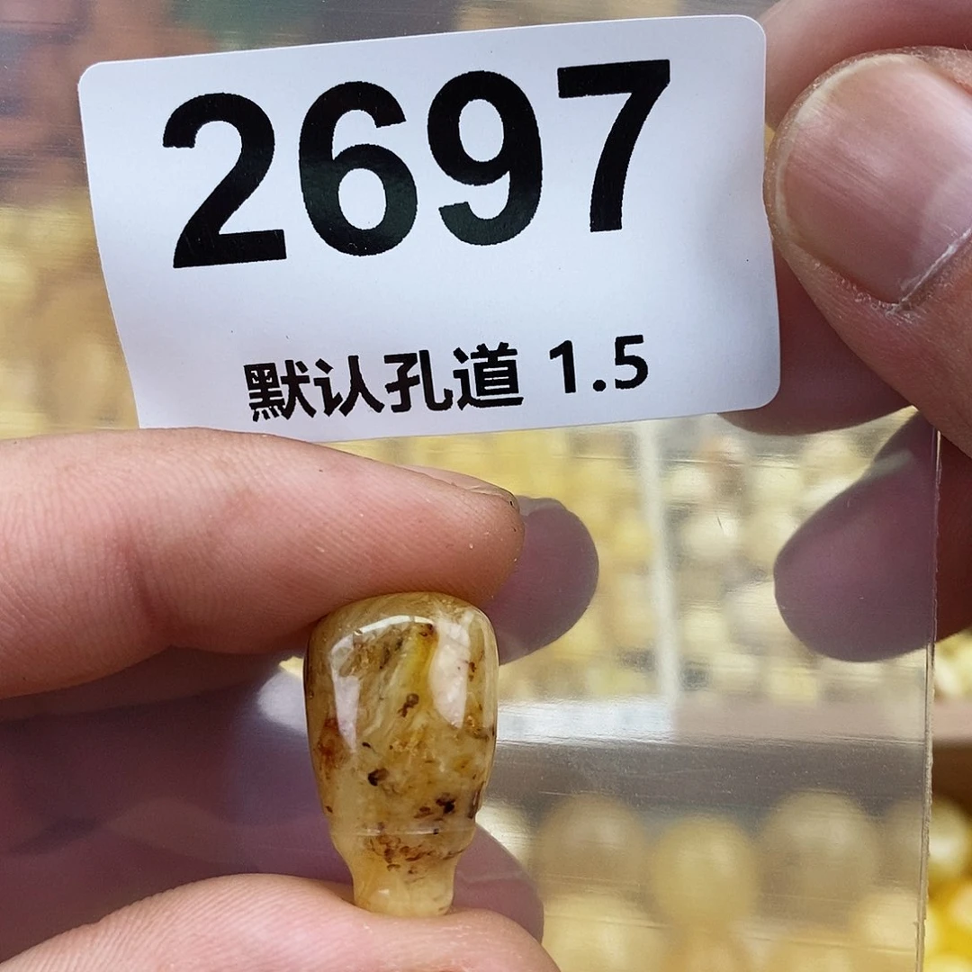 邓****未镶嵌琥珀珠宝奇石13.8