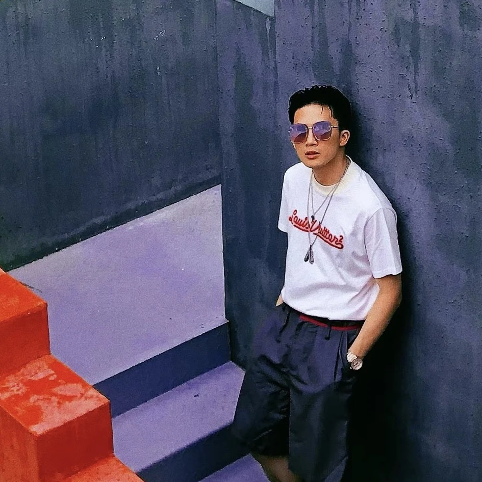 99新 LouisVuitton/路易威登 6881/Logo字母刺绣圆领T恤/L码