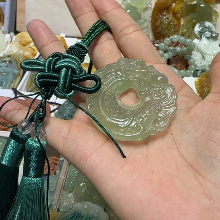 蛇纹石玉吊坠未镶嵌虚**愚