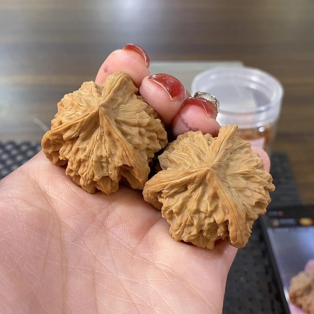 文玩核桃吊坠盘山三棱40