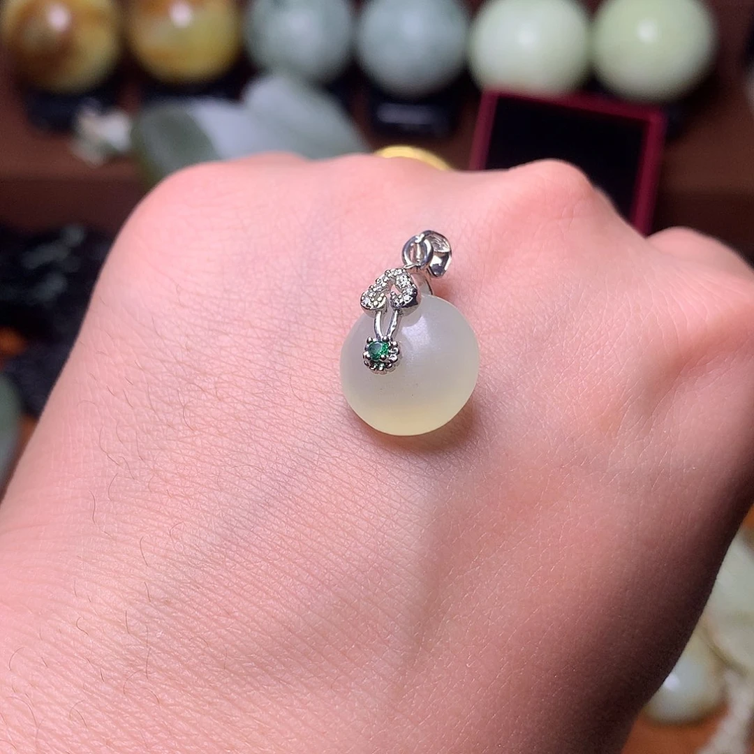 未镶嵌岫玉岫玉吊坠