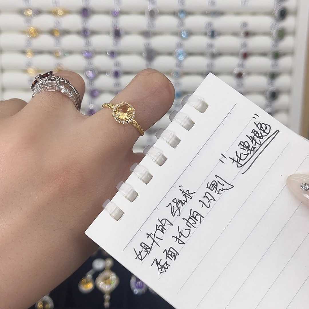 姐***求银S925镶嵌黄晶戒指