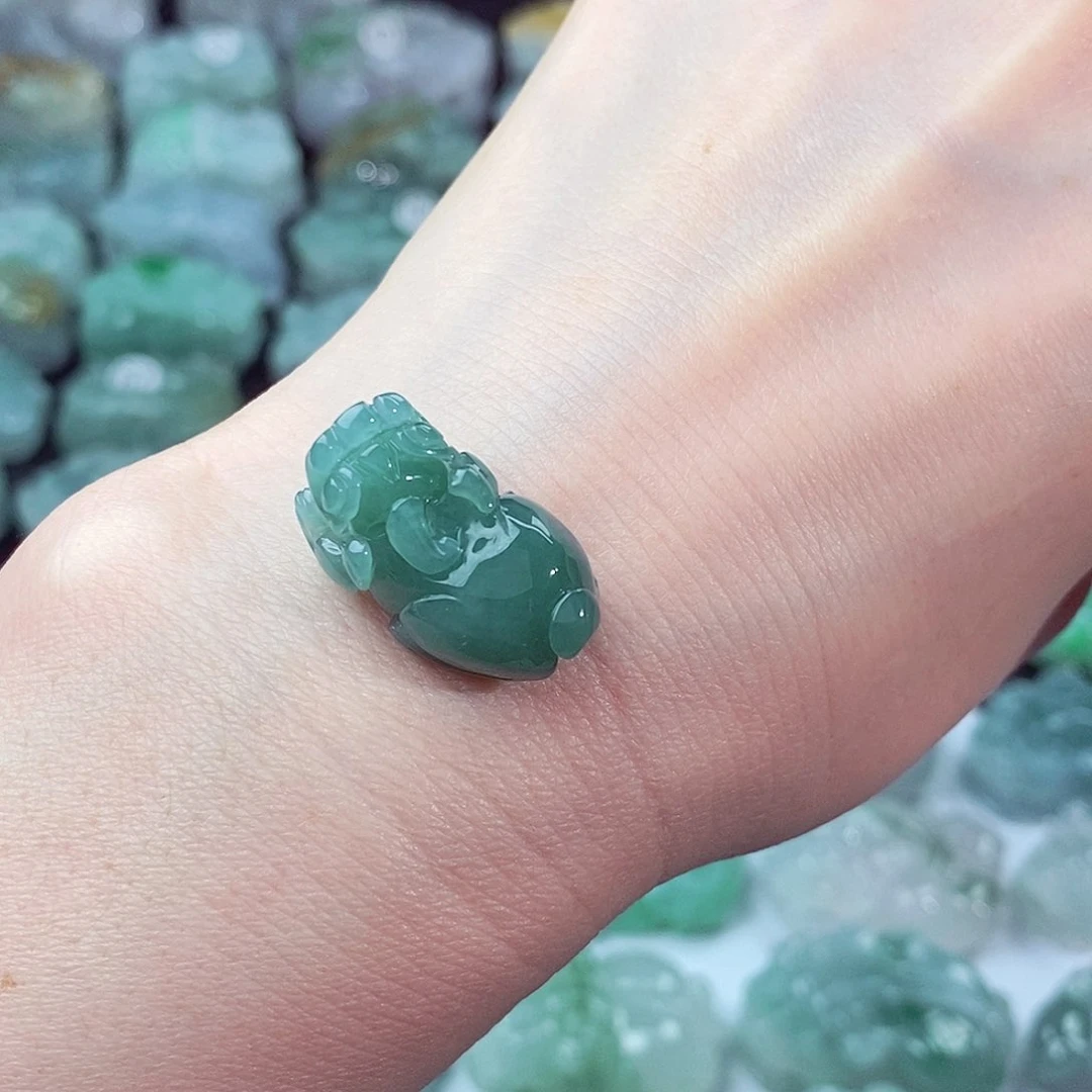 颈饰未镶嵌翡翠天然