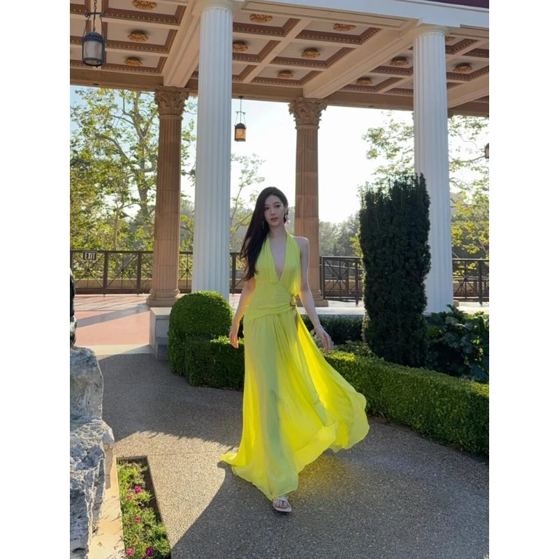 法式纯欲挂脖露背连衣裙女辣妹海边度假风性感开叉拍照沙滩长裙