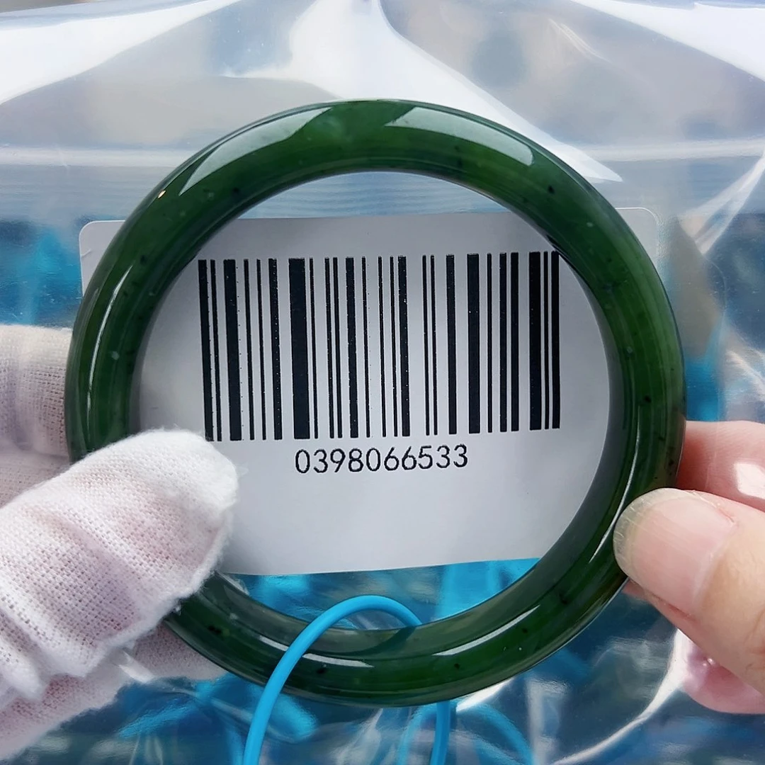 和田玉手镯未镶嵌微瑕65