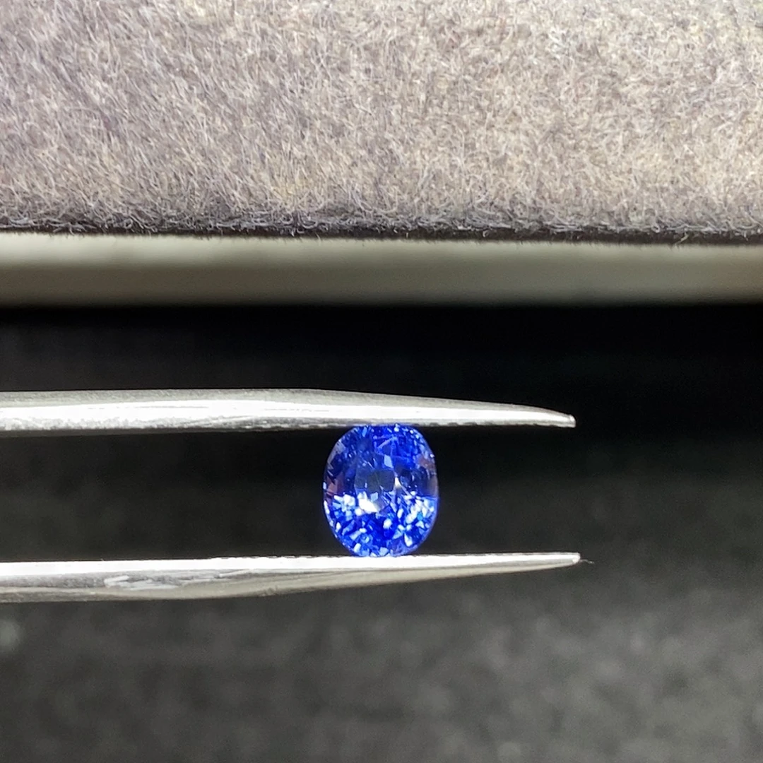 蓝宝石裸石1.49克拉天然全净玻璃体满火彩皇家蓝蓝宝石