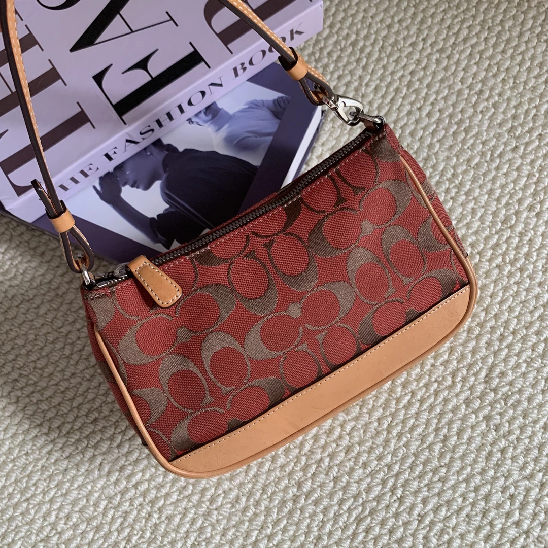 95新 COACH/蔻驰 经典时尚复古红色老花帆布单肩腋下麻将包