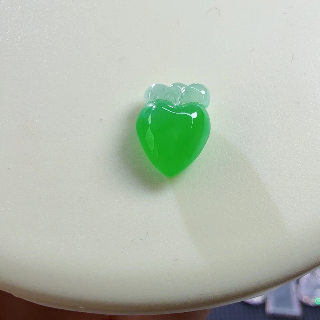 翡翠未镶嵌颈饰胡萝卜