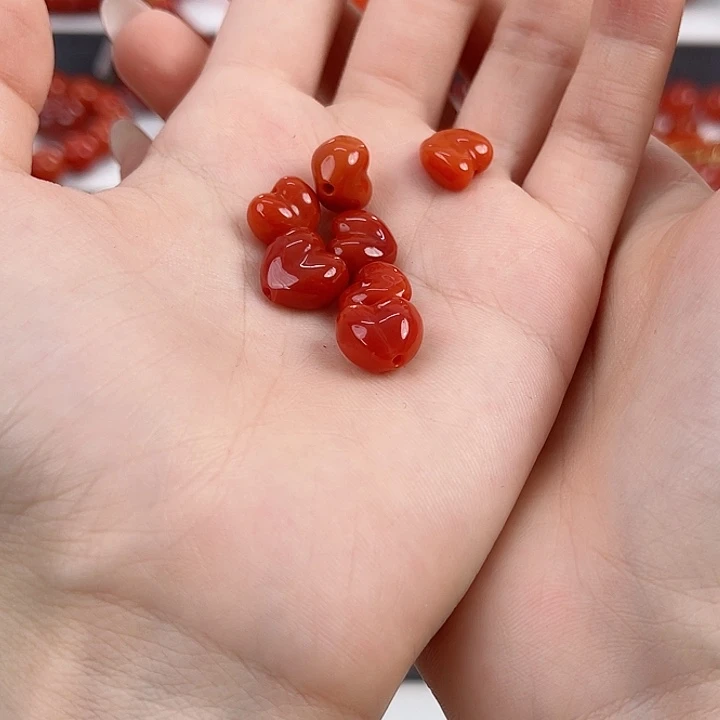 未镶嵌瓦西屁桃（发其中一个）南红玛瑙