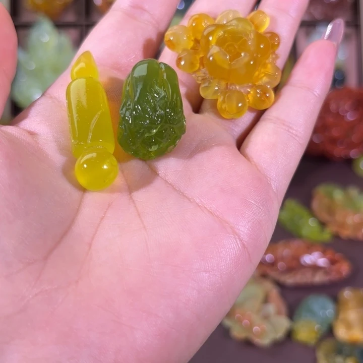 未镶嵌蛇纹石玉颈饰鱼*随机发