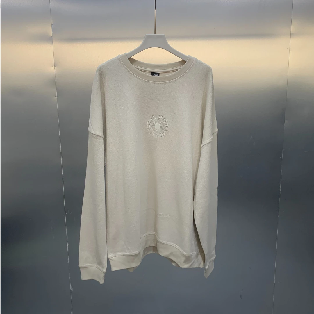 C04-10206-DAT正面纯色小印花时尚圆领卫衣