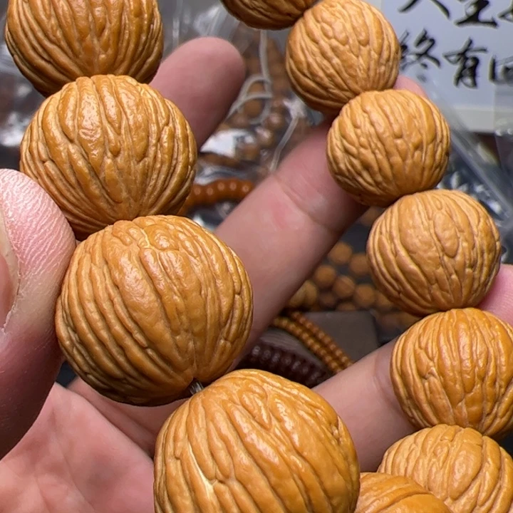 猴头核桃吊坠抹心