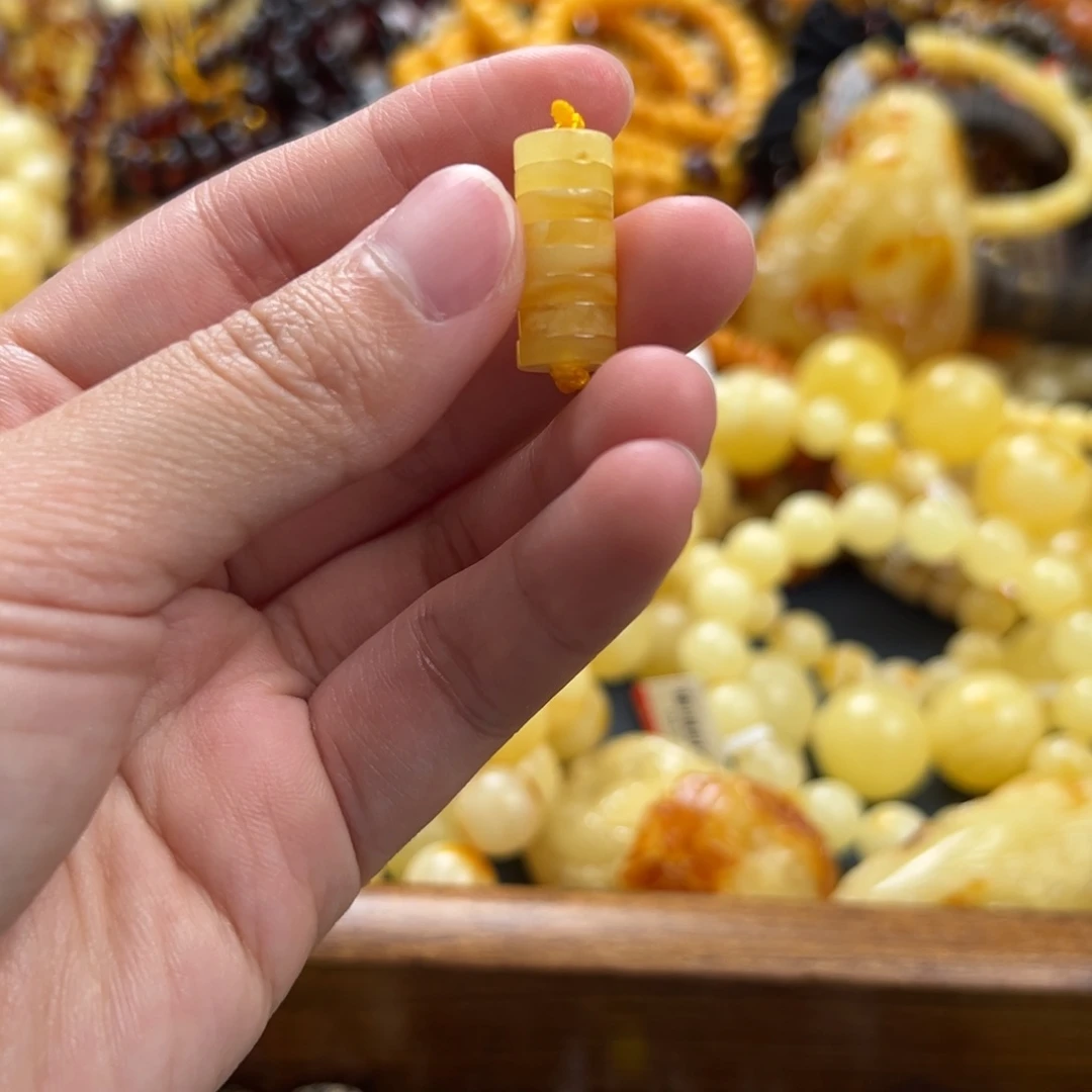 未镶嵌琥珀珠宝奇石