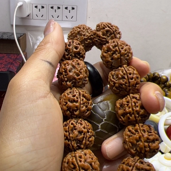 木质非金属射白富甲吊坠