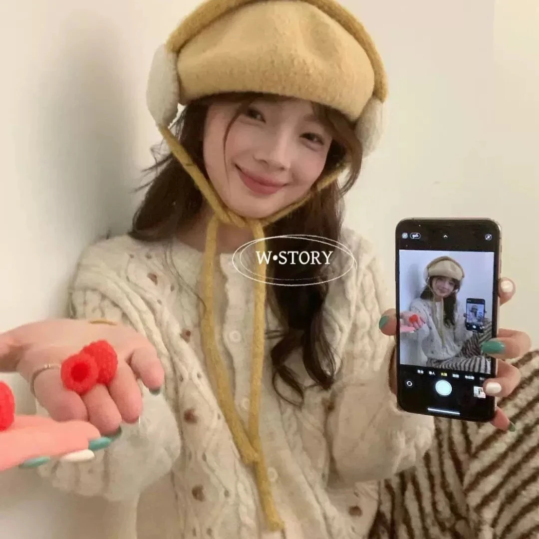 1113 韩系含羊毛 刺绣钩花甜美减龄毛衣