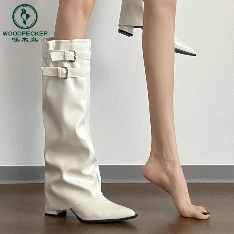 啄木鸟不过膝裤管靴女白色尖头百搭皮带扣粗跟胖MM显瘦高筒骑士靴