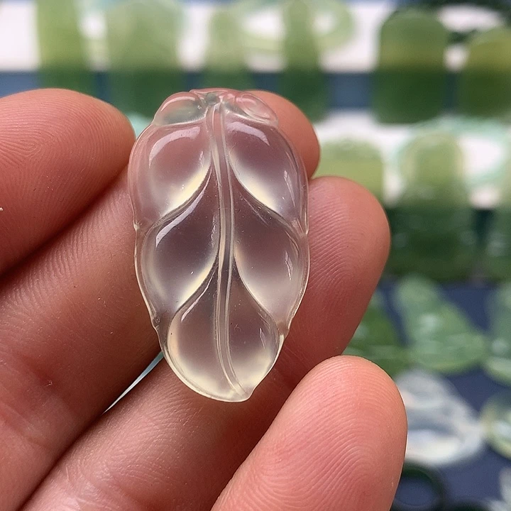 未镶嵌蛇纹石玉挂坠