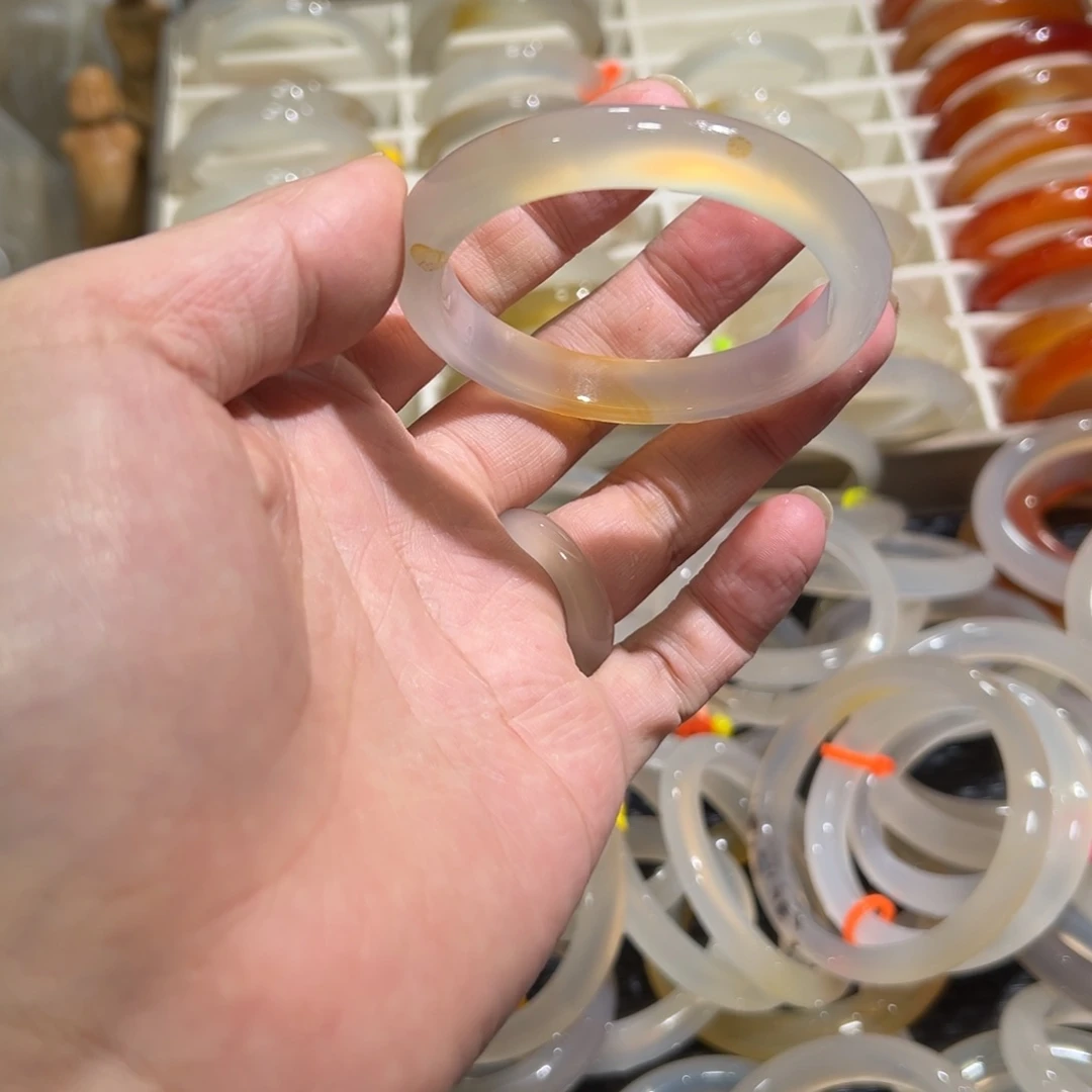 玛瑙/玉髓未镶嵌手镯53圈有包容3.9