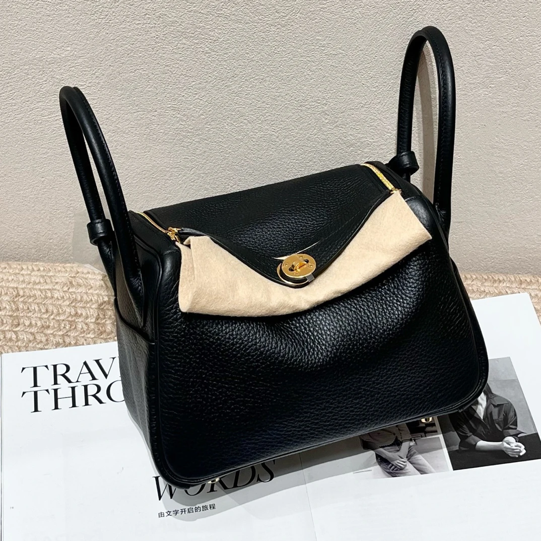 未使用 Hermes/爱马仕 黑色金扣 Lindy26单肩包 K刻