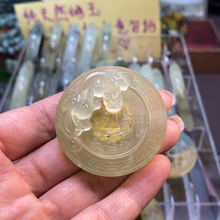 蛇纹石玉未镶嵌转山鬼微瑕