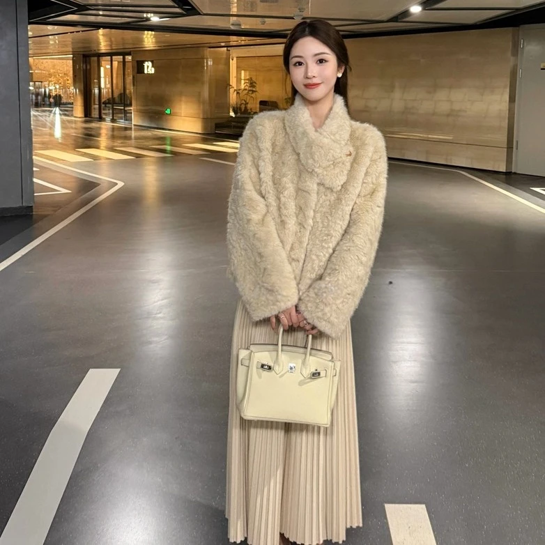 2025秋冬新款环保皮草女羊羔毛短款高级感皮毛一体围巾领毛毛外套