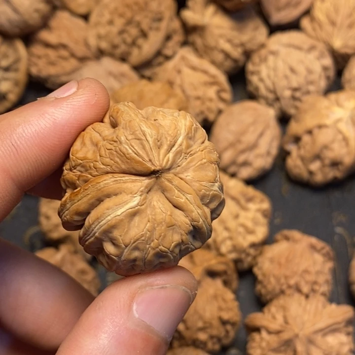 文玩核桃吊坠盛**生文玩核桃异形单只