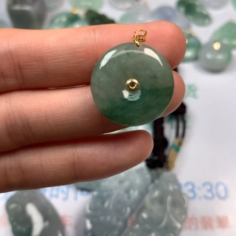 翡翠颈饰未镶嵌翡翠