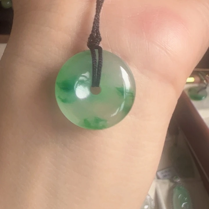 石英质玉未镶嵌颈饰