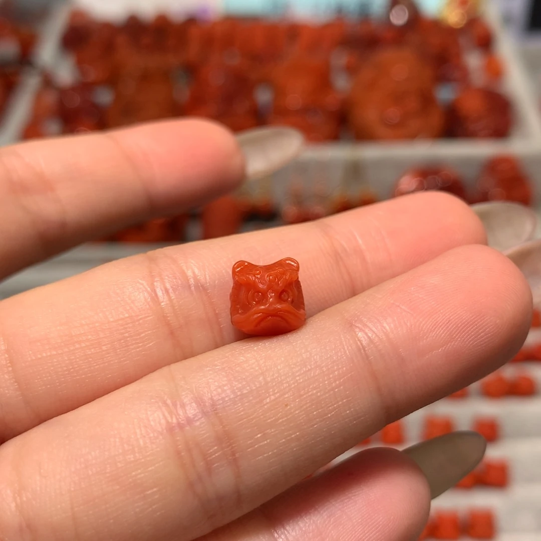 【闪购商品】南红玛瑙醒狮未镶嵌刘*嘻