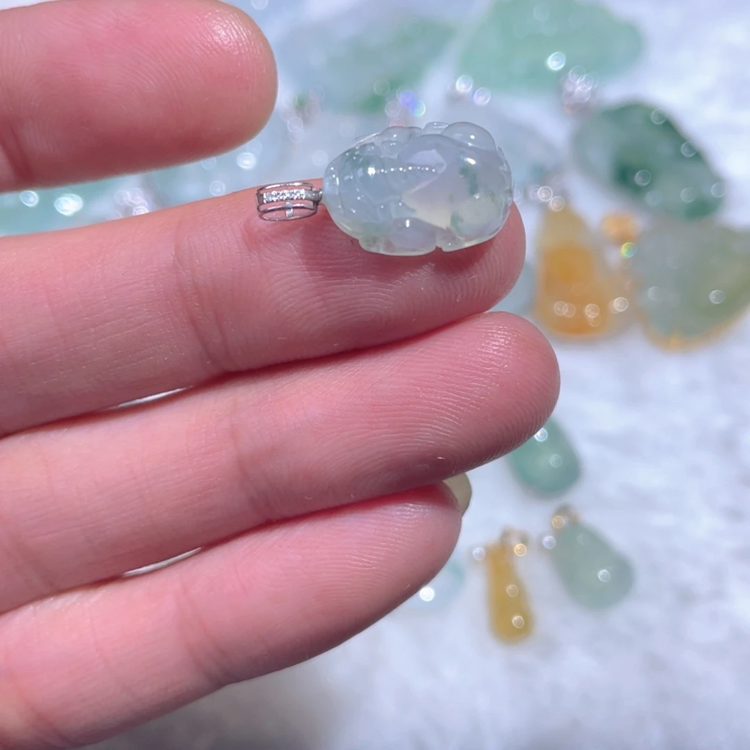 翡翠18K金镶嵌颈饰翡翠