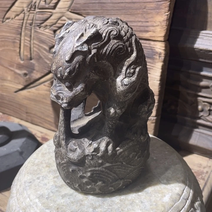 泥塑小狮子一个，品相如图