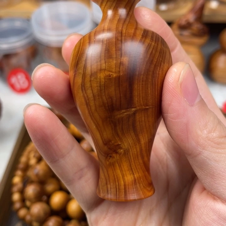 珂***查柏木（崖柏）太行精品花瓶有瑕疵