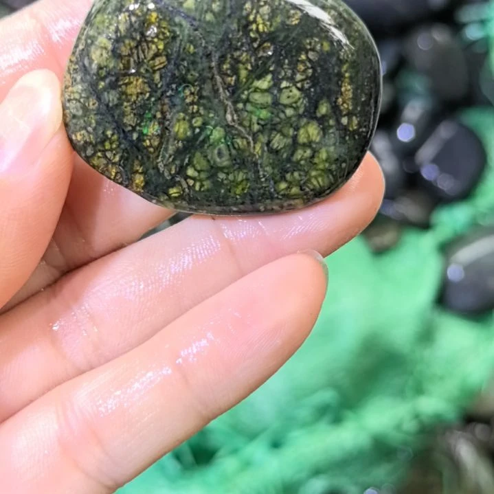 乐***谜有机玻璃藏玉药王石原石一个