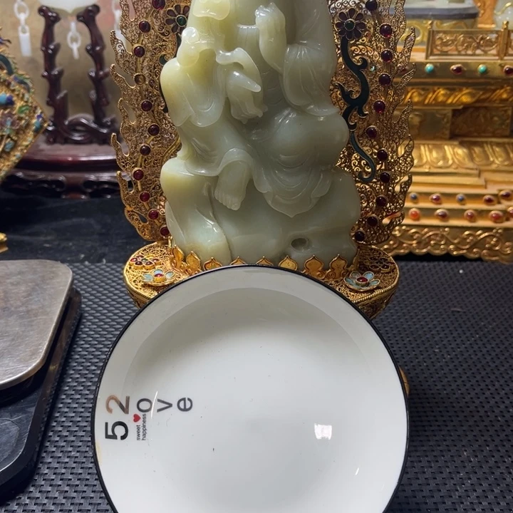 摆件军***链瓷器的种类很多