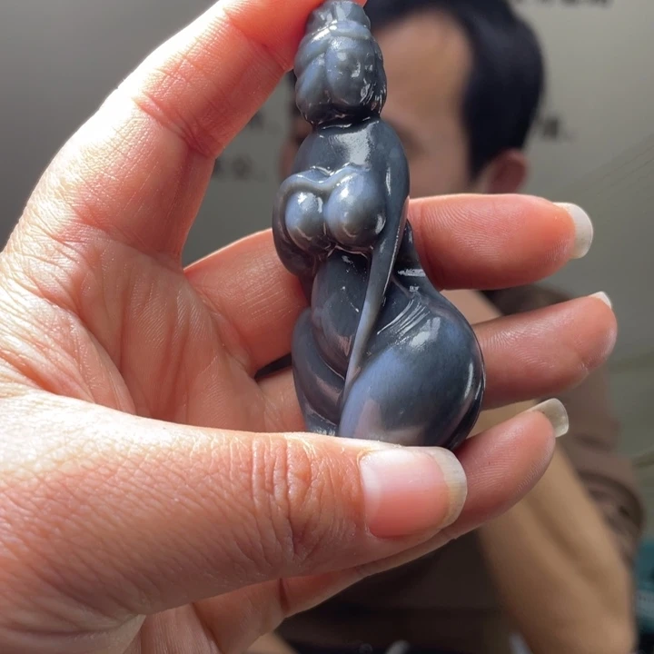 和田玉未镶嵌把件