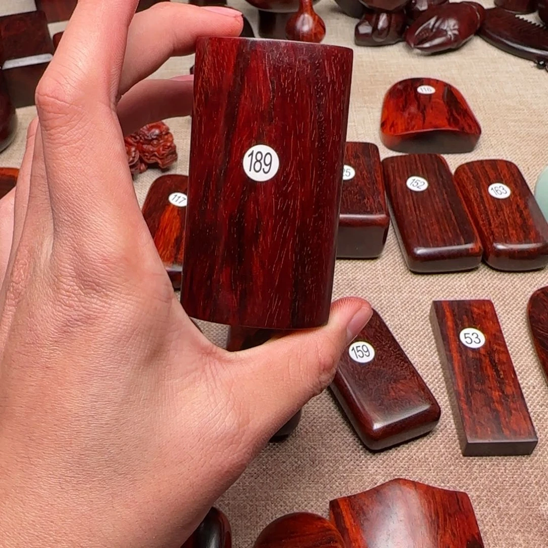 檀香紫檀（小叶紫檀）向**木