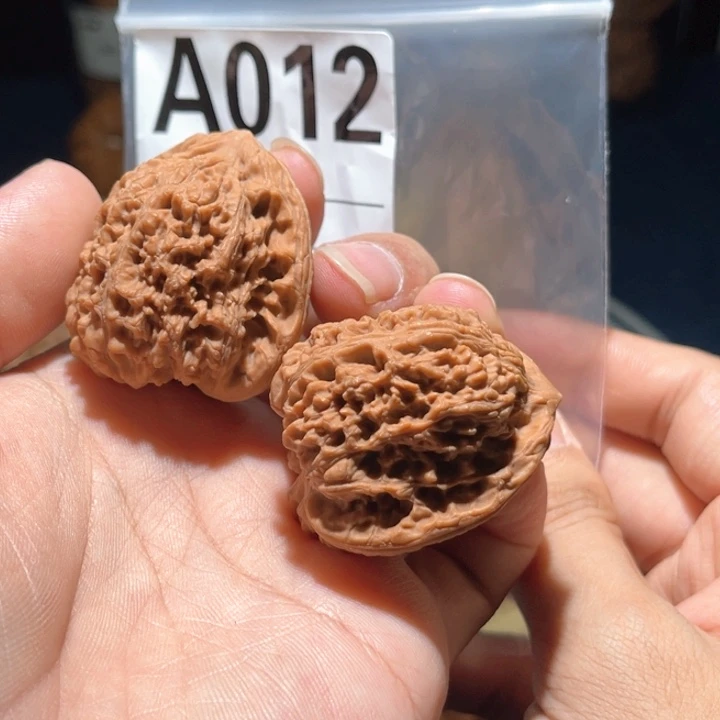 刘***叨吊坠文玩核桃南疆石40全品