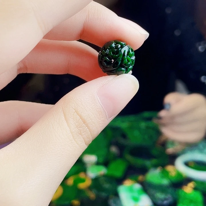 颈饰未镶嵌翡翠多样性