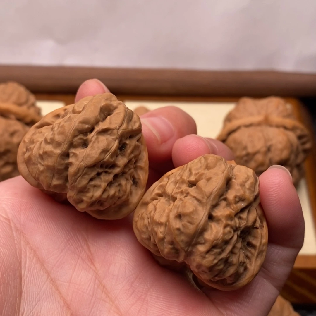 【闪购商品】把件文玩核桃边32左右