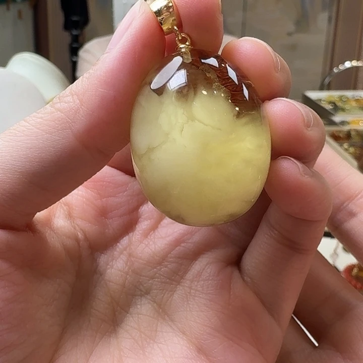 琥珀未镶嵌颈饰吊坠