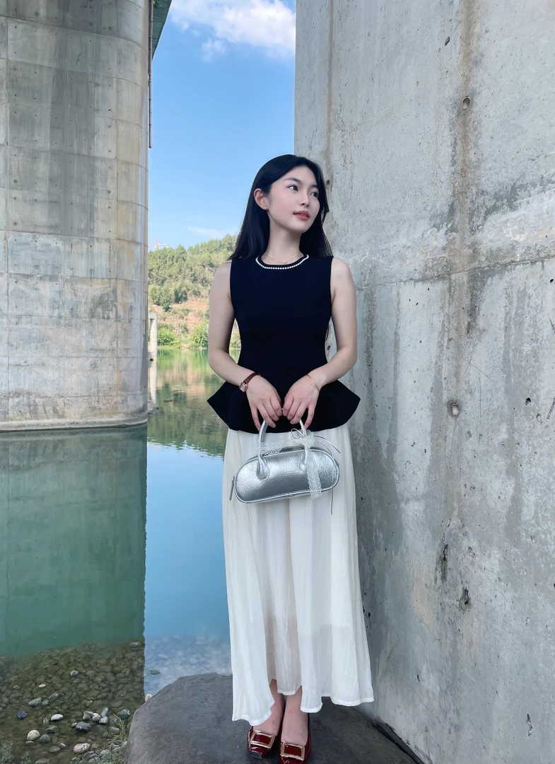 2025年夏季新中式收腰无袖黑色背心衬衫上衣高腰半身裙时尚套装女