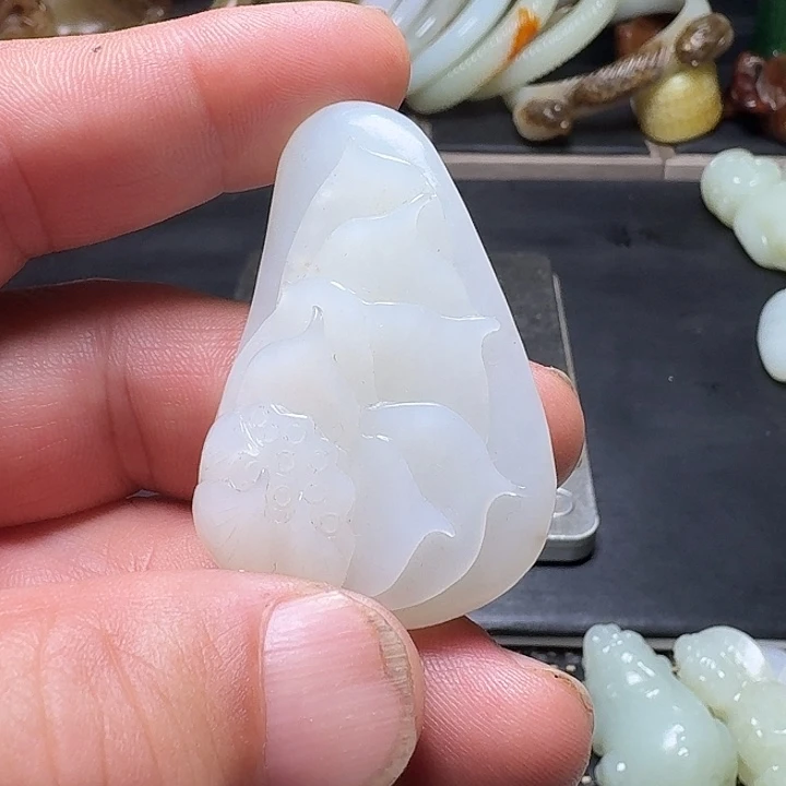 南红玛瑙未镶嵌挂件