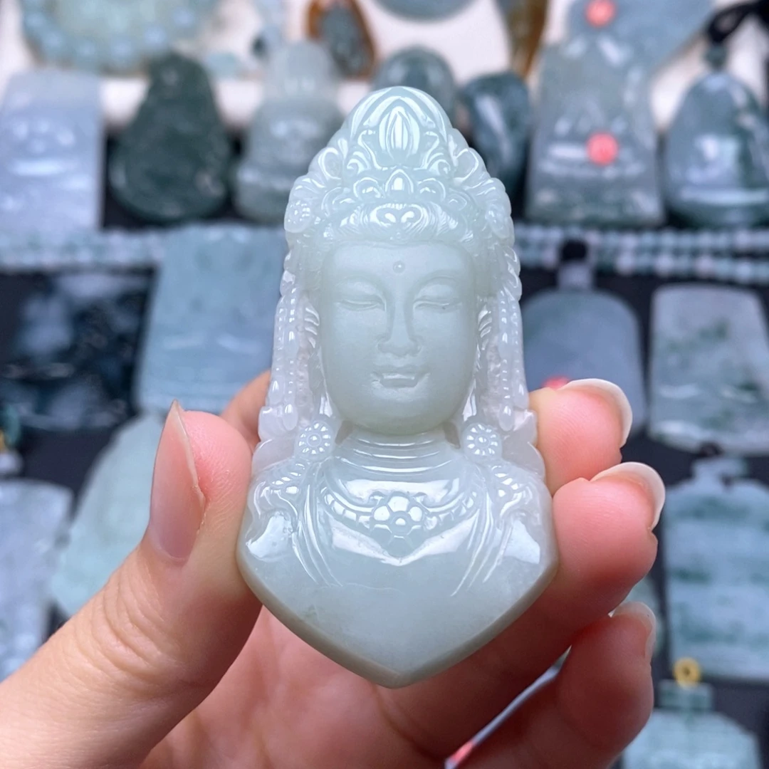 翡翠未镶嵌颈饰观音头