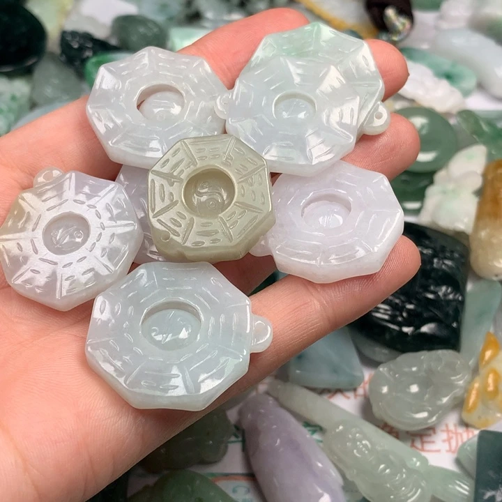 《***师翡翠未镶嵌颈饰翡翠