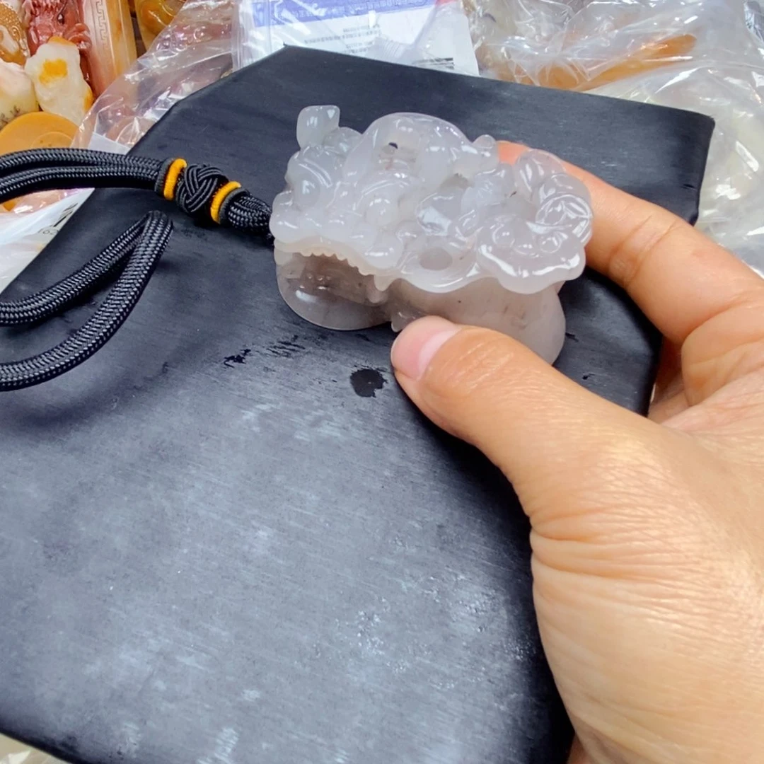 石英质玉（黄龙玉）颈饰未镶嵌