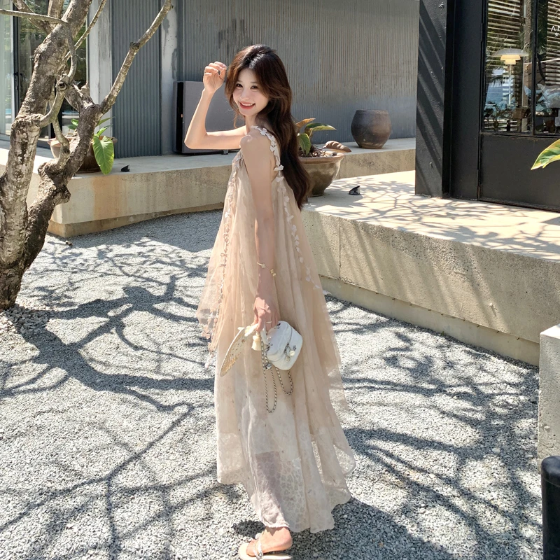 夏日度假风轻奢气质连衣裙女2025新款流行超仙网纱拼接无袖吊带裙