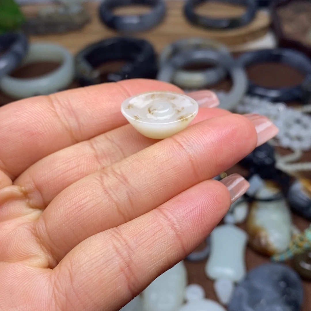 叁***两和田玉未镶嵌颈饰