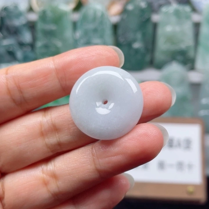 颈饰未镶嵌翡翠平安扣