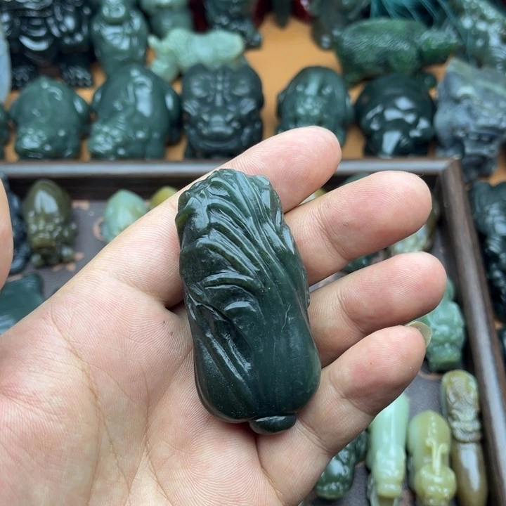 和田玉未镶嵌把件